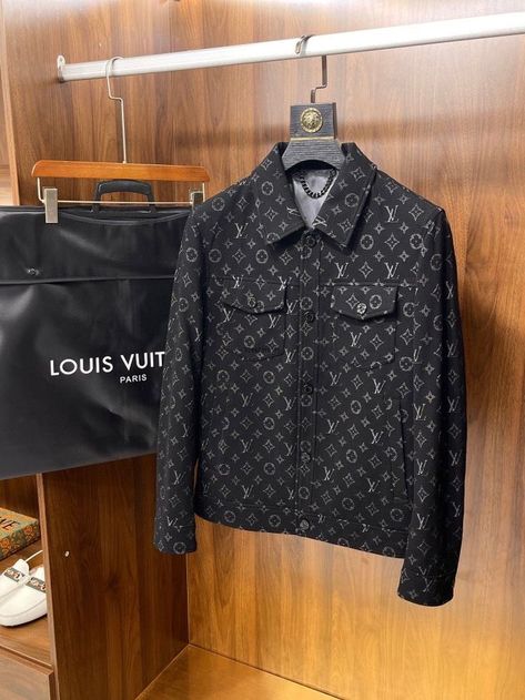 Lv Suits Men, Lv Clothes For Men, Jeket Style Men, Lv Outfit Men, Lv Outfit, Lv Jacket, Mens Luxury Lifestyle, Hype Clothing, Classy Outfits Men