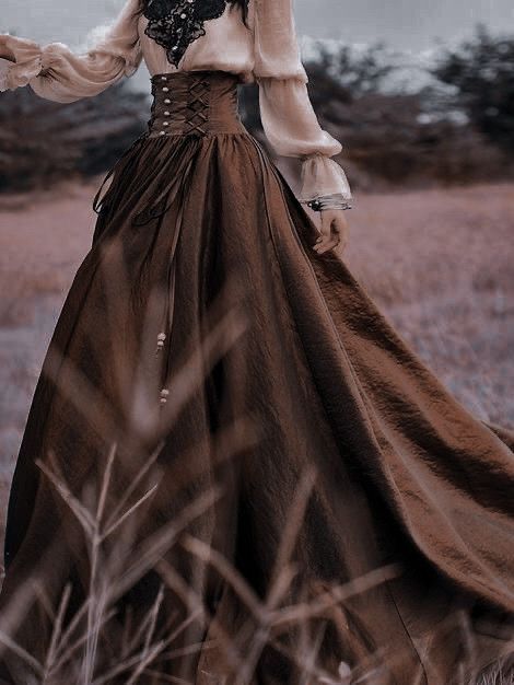 Medieval Aesthetic, Queen Aesthetic, Royalty Aesthetic, Royal Aesthetic, Old Dresses, Fantasy Gowns, Captain Jack, Fairytale Dress, Princess Aesthetic