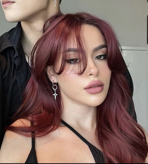 Wine Hair Color, Cheveux Oranges, Κούρεμα Bob, Red Hair Color Ideas, Cherry Red Hair, Wine Red Hair, Wine Hair, Red Hair Inspo, Cherry Hair