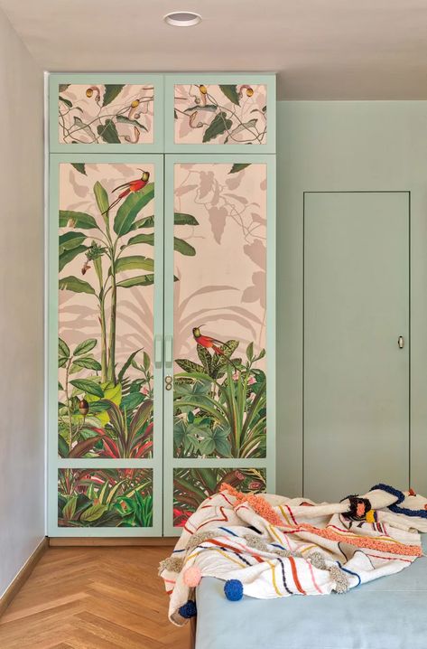 Modern Wooden Cupboard Design, Tropical Print Wallpaper, Wooden Cupboard Design, Eclectic Bedroom Design, Wardrobe Interior, Wooden Cupboard, Wardrobe Door Designs, Bedroom Cupboard Designs, Wardrobe Interior Design