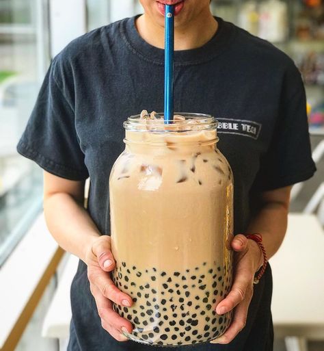 The Bubble Tea Shop on Instagram: “Yyyyuuuupppppp , it’s definitely one of those weeks!  You too? Stop by and grab your BBT fix or call one of our online platform delivery…” Boba Tea Recipe, Bubble Tea Recipe, Bubble Tea Shop, Bubble Tea Boba, Bebidas Do Starbucks, Boba Drink, Bubble Milk Tea, Food Goals, Boba Tea