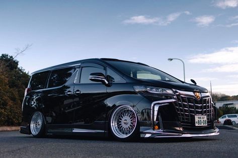 2018 Toyota Alphard Vellfire Toyota Modified, Toyota Alphard Modified, Alphard Toyota Luxury, Family Vehicles, Modded Cars, Lexus Suv, Toyota Vellfire, Nissan Elgrand, Luxury Van