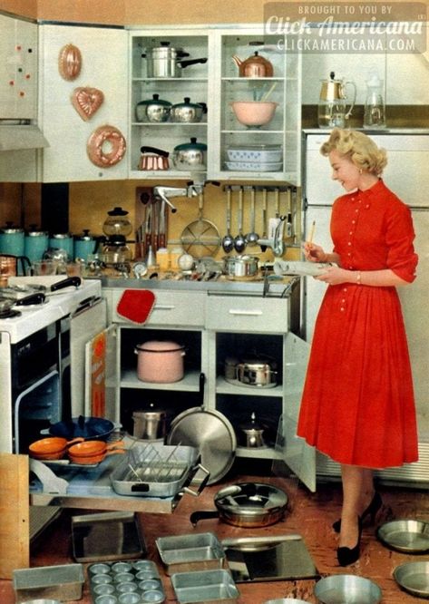 How to be a perfect '50s housewife: In the kitchen - #retro #vintage #housewife #vintagehumor #vintageads #1950s #fifties #midcentury #kitchens #vintagekitchens #clickamericana The Good Wife's Guide, 50s House, 50s Housewife, 1950s Housewife, Vintage Housewife, House Wife, Good House, Decor Guide, Kitchen Themes