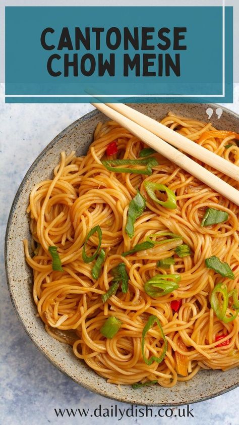 Cantonese Chow Mein Cantonese Chow Mein Recipe, Cantonese Chow Mein, Chow Mein Sauce, Vegan Chow Mein, Vegan Chinese Food, Vegetable Chow Mein, Vegan Stir Fry, Vegan Chinese, Crispy Noodles