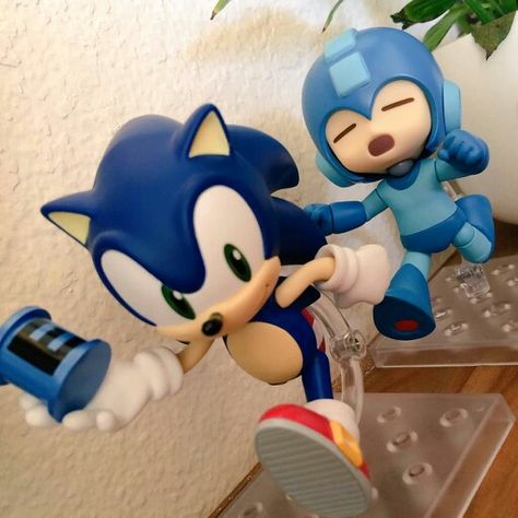 Sonic mega man rock man Sonic And Megaman, Mega Man Axl, Sonic Toys Action Figures, Sonic Crossover, Sonic Funko Pop, Megaman 8, Metal Sonic Plush, Sonic Figures, Figure Diorama