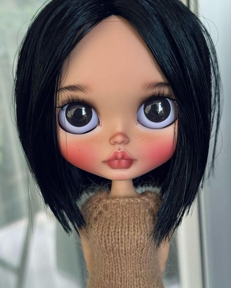 EB my blythe | Sold🤍 #blythe #blythedoll #blythecustom #blytheforadoption #blythefotography | אינסטגרם Blythe Dolls Black Hair Asian, Blythe Doll Black Hair Brown Eyes No Bangs, Asian Blythe Doll No Bangs, Blythe Doll Poc, Blythe Dolls Black Hair No Bangs, Blythe Dolls Black Hair Glasses, Blythe Dolls Black Hair Brown Eyes, Blythe Doll No Bangs, Blythe Doll Brown Hair Brown Eyes No Bangs