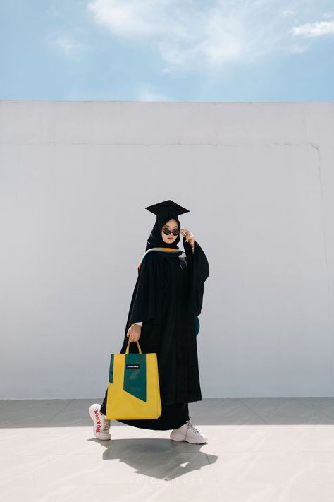 Convo Pose Ideas, Convo Photoshoot Idea, Pre Convo Photoshoot Idea, Convocation Photoshoot, Wisuda Photoshoot, Photo Wisuda, Convocation Photography, Pre Convo, Pose Wisuda