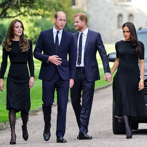 Kate Middleton Mother, William Windsor, Kate And Meghan, Prince Harry And Meghan Markle, Harry And Meghan Markle, Princess Kate Middleton, Mother's Day Photos, Fabulous Clothes, Windsor Castle