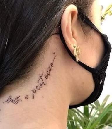 Name Behind Ear Tattoo, Name Behind Ear, Weird Tattoos, Ear Tattoo, Behind Ear Tattoo, Tattoo Quotes, Tatting, Tattoos