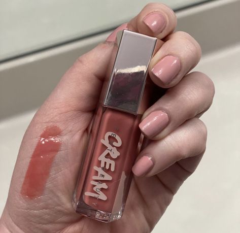 Fenty Beauty Lip Gloss Fenty Glow, Fenty Beauty Lip Gloss Aesthetic, Fenty Cream Gloss, Lip Gloss Fenty, Fenty Beauty Heat Gloss, Fenty Beauty Cream Lip Gloss, Fenty Fussy Heat Lip Gloss, Fenty Beauty Cream Gloss, Fenty Beauty Lip Gloss