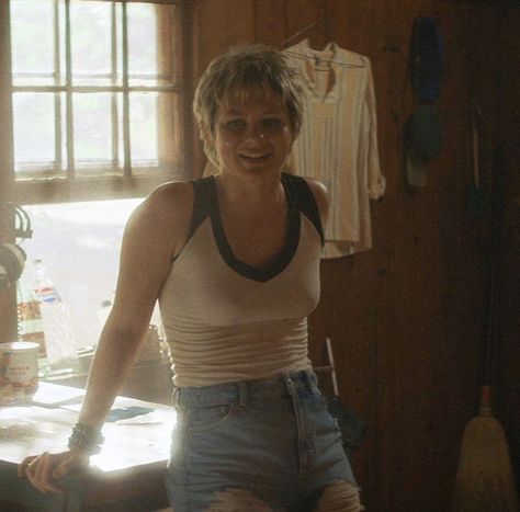 Hart Icon, Alice Hart, Street Film, Baggy Outfit Ideas, Street Pictures, Fear Street, Stranger Things Tv, Dark Feminine Aesthetic, Feminine Aesthetic