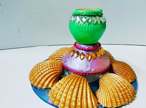 The small beautiful matki decorated with stones and shells. Janmashtami Decoration, Decoration Ideas, Novelty Lamp, Shells, Table Lamp, Home Decor, Home Décor