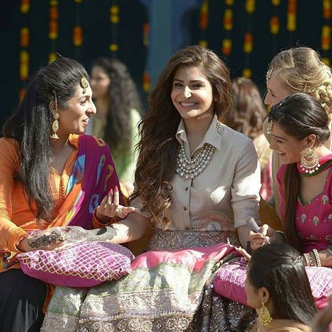 Good Morning! How beautiful did Anushka Sharma look in the wedding sequence of Ae Dil hai Mushkil. Love that Manish Malhotra outfit. @InstantBollywood ❤❤❤ Ae Dil Hai Mushkil, Mehendi Outfit, Pengantin India, Mehendi Outfits, Lehenga Skirt, Manish Malhotra, Anushka Sharma, Indian Wedding Outfits, Indian Attire