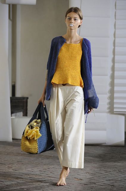 pinkpagodastudio Daniela Gregis 2023 2024, Daniela Gregis, Fair Isles, Artsy Outfit, Casual Day Outfits, Crochet Bags Purses, Mode Casual, Crochet Woman, Summer Knitting