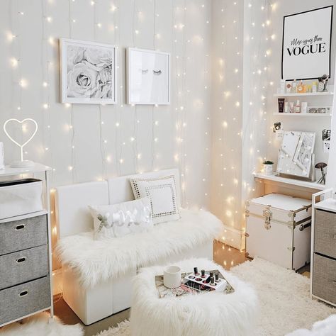 Vogue Bedroom Ideas, Teenage Room Decor, Girl Bedrooms, Dekorasi Kamar Tidur, Design Room, Teen Room Decor, Teen Bedroom Decor, Extra Rooms, Design Artwork