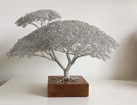 Beautiful handmade wire tree sculptures. Art for the home. Copper Trees, Sculptures Sur Fil, Beaded Trees, Bonsai Wire, Art Fil, Tree Tutorial, Primitive Candles, Big Trees, Wire Tree Sculpture