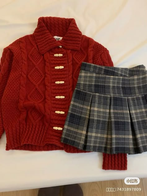 #fashion #outfits #outfitideas #outfitstyle #outfitpost #outfittrends #fashionstyle #fashioninspo #style #stylefashion #styleinspo #xiaohongshu #clothing #clothes Red And Tan Outfits, Red Autumn Aesthetic Outfit, Red Harajuku Outfit, Red Cottagecore Aesthetic Outfits, Brown Kawaii Aesthetic Outfits, Red Vintage Sweater For Winter, Winter Vintage Outfits, Clueless Outfits, Fashion Winter