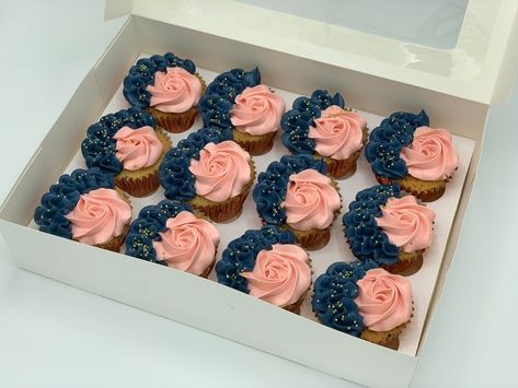 Happy Cupcakes, Navy Cupcakes, Gender Reveal Food, Baby Reveal Cakes, Gender Reveal Baby Shower Themes, Baby Gender Reveal Party Decorations, Gender Reveal Cupcakes, Pregnancy Gender Reveal, Gold Cupcakes