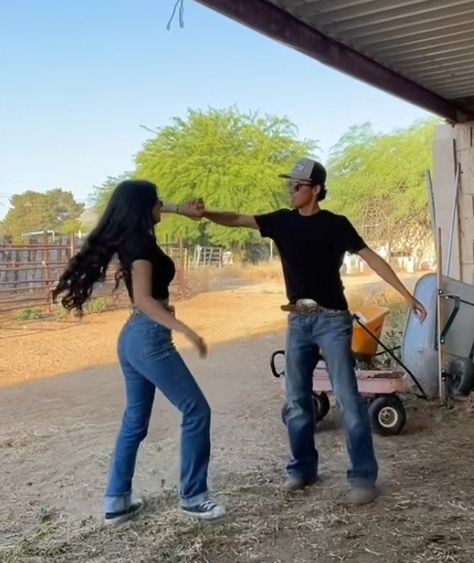 Charro Couple, Vaquero Couple Goals, Mexican Couple Goals, Mexican Girl Outfit, Mexican Couple, Couples Things To Do, Country Relationships, Hispanic Aesthetic, Latina Aesthetic