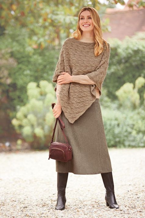 Clothing Guide, Funny Fashion, Winter Chic, Artist Outfit, Fashion Statements, Feminine Outfit, Classic Outfits, Brown Fashion, Work Fashion