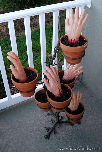 Zombie plants - dollar store doable. - Plus, I totally bought one of those hands last year. Porta Halloween, Zombie Hands, Dekorasi Halloween, Halloween Diy Outdoor, Halloween Decor Diy, Plant Zombie, Halloween Fest, Casa Halloween, Halloween Memes