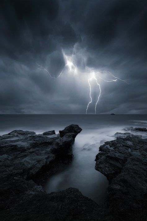 Lightning | By Aaron Pryor Lightning Photos, Lightning Photography, Wild Weather, Image Nature, Thunder And Lightning, Lightning Storm, Natural Phenomena, A Storm, Beautiful Sky