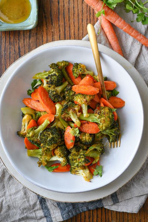 Roasted Broccoli and Carrots with Honey Dijon - Recipe Hippie Baked Stuffed Lobster, Carrots With Honey, Stuffed Lobster, Roasted Broccoli And Carrots, Broccoli And Carrots, Carrots Recipe, Honey Dijon, Vegetarian Sides, Honey Mustard Sauce