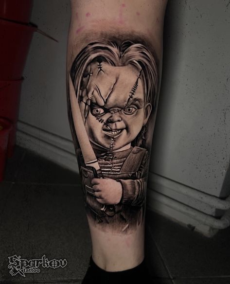 Realistic Chucky horror tattoo by Nikolay Sparkov. #sleeve #tattoo #tattoosleeve #realistictattoo Chucky Tattoos Horror, Chucky Tattoo Thigh, Pennywise Face Tattoo, Chuckie Tattoo Design, Horror Face Tattoo, Horror Back Tattoo, Chucky Face Tattoo, Chuckie Tattoo, Texas Chainsaw Tattoo