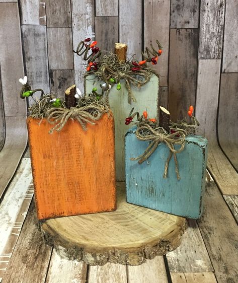 Diy Rustic Fall Decor, Fall Wood Crafts To Sell, Fall Rec, Halloween Crafts Diy Projects, Wood Pumpkins Diy, Thanksgiving Wood Crafts, Fall Pallets, Fall Craft Fairs, Fall Wood Crafts