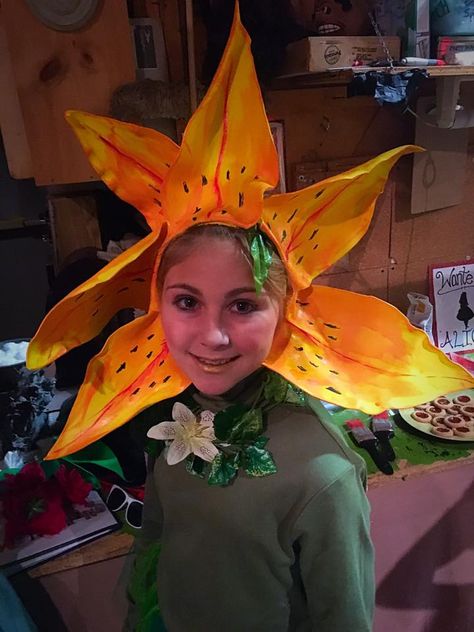 Tiger Lily headpiece - Wonderland Lily Headpiece, Flower Costume Diy, Flower Costume, Alice In Wonderland Costume, Wonderland Costumes, Kids Theater, Homemade Costumes, Flower Headpiece, Snow Queen