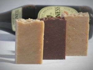 Beer Soap Recipe, Beer Shampoo, Shampoo Bar Recipe, Easy Soap Recipes, Pumpkin Soap, Diy Soap Recipe, Pumpkin Beer, Handmade Soap Recipes, Diy Beer