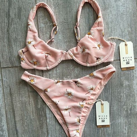 Lovvve This Cute Light Pink Set!! Ditsy Floral Print Ruby Underwire Bra Cut Top Bust Darts Adjustable Straps Hook Back Closure Fully Lined Skimpy Hike Cut Bottoms Super High 80’s Leg Cut Curved Front And Back Waist Skimpy Coverage ... Soo Many Bikinis And One Pieces In My Closet!! Lemme Know If You Need Help Starting A Bundle!! Make Sure To Check Out The Rest Of My Page And Don’t Be Afraid To Ask Me Any Questions! - Makita Swimsuit Inspo, Trendy Swimsuits, Swimsuits Outfits, Pink Set, Cute Bathing Suits, Ditsy Floral Print, Cut Top, Swim Suits, Cute Swimsuits