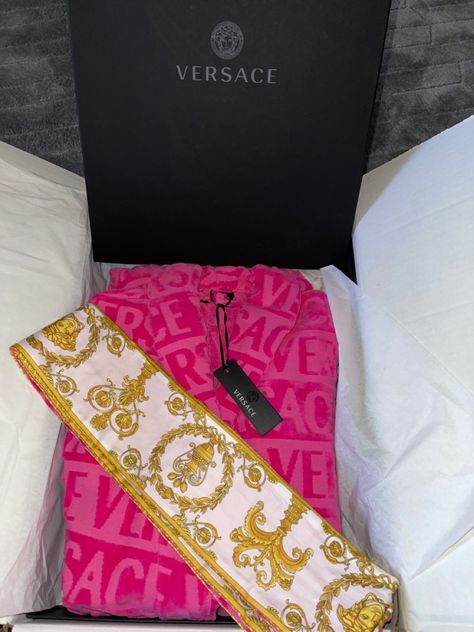 Versace Dressing Gown, Pink Bath Robe, Luxury Robes, Money Girl, Luxury Lifestyle Fashion, Cute Couple Gifts, Rich Girl Aesthetic, Rich Girl Lifestyle, Luxe Life