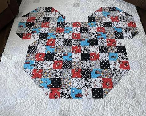 Mickey Mouse Quilt Pattern, Mickey Mouse Quilt Ideas, Disney Quilt Patterns, Disney Quilts Ideas, Mickey Quilt, Disney Quilts, Adult Dresses, Mickey Mouse Quilt, 2023 Crafts