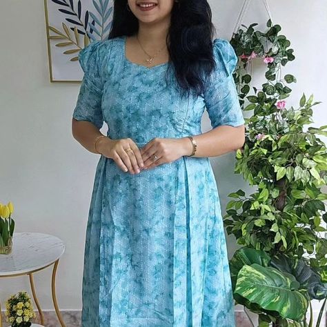 *Maternity/ Feeding Kurti/Stylish Haccoba Frock Model* 💜Fabric:Tie & Dye Cotton Haccoba(Premium) 💚 Type : Stylish Frock Model 🖤Full Lock finish With Soft Crepe lining 🖤Back knot avl 🤎Feeding zip in both sides. 💚puff Sleeves 💜Length 46 💚Sizes:M, L, XL, XXL, ❗️Size Chart: M-38,L- 40 , XL-42, XXL-44, ( CHEST SIZE 💜PRICE:*827*💜 chest size;- Small 36 medium 38, large 40, xl 42, xxl 44, 3xl 46 declaration: please choose a dress size that is two inches more than your body measurement.... Balloon Sleeves Kurti, Feeding Kurti, Frock Models, A Line Kurti, Body Measurement, Tie Dye Cotton, Balloon Sleeves, Chest Size, Body Measurements