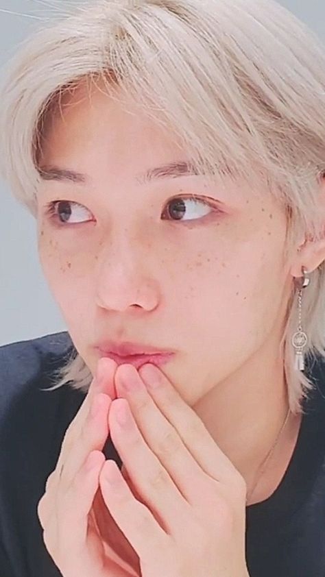 Felix Skz Eyes, Felix Natural Skin, Felix Bare Face, Felix Without Makeup, Felix No Makeup, Felix Freckles, Felix Uwu, Cherry Lip Balm, Green Contacts Lenses