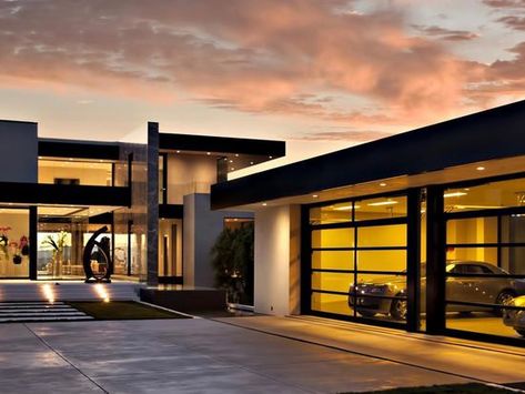 Sunset Strip, Design Exterior, Garage Design, Luxury Homes Dream Houses, Dream House Exterior, Modern Exterior, Maine House, Architect Design, Modern House Exterior