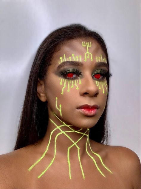 Matrix Makeup Look, Robot Makeup Look, Matrix Makeup, Crazy Makeup Looks, Robot Makeup, Halloween Makeup Inspo, Scar Wax, Rave Makeup, Graphic Eyeliner