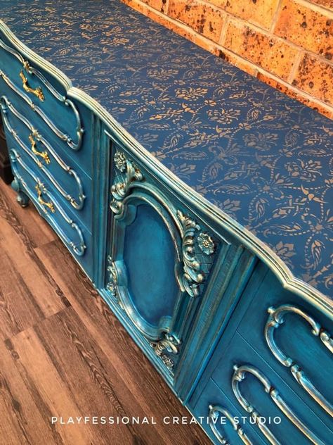 Blue And Gold Painted Furniture, Gold Painted Furniture, Distressed Furniture Painting, Baroque Furniture, Custom Painted Furniture, Furniture Painting Techniques, Decoupage Furniture, Blue Furniture, Furniture Rehab