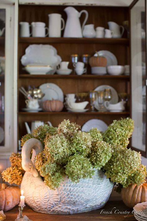 Autumn Dining Room, Fall Dining Room Table, Vintage Table Setting, French Country Dining Room, Fall Dining Room, Vintage Swan, French Vintage Decor, Dining Room French, Swan Decor