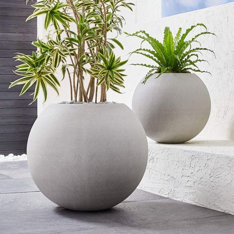 Large Garden Planters, Sphere Light, Decoration Beton, Succulent Landscape Design, Gray Planter, Balcony Planters, Succulent Landscaping, Indoor Outdoor Planter, Cement Pots