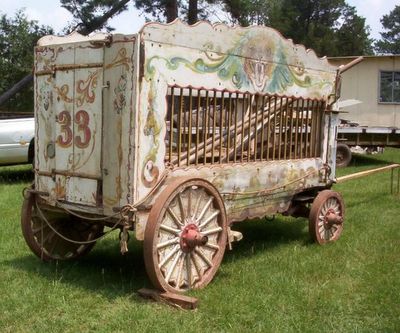 Carnival Moodboard, Circus Room, Circus Wagon, Haunted Circus, Steampunk Interior, Haunted Carnival, Circus Crafts, Vintage Circus Party, Scary Clown Makeup