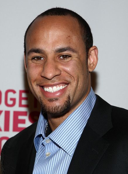 Hank Baskett Hank Baskett, Haircuts For Receding Hairline, Long Cornrows, Smart Hairstyles, Hairstyles For Receding Hairline, Men Hair Styles, Beards And Mustaches, Roll Hairstyle, Top Knot Hairstyles