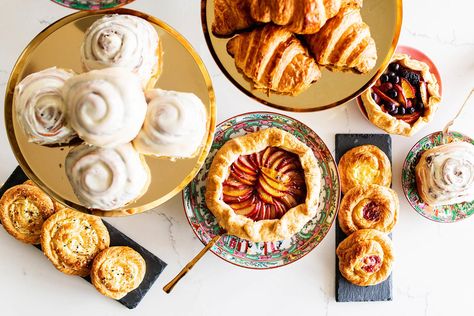 Pastries, lattes, darling decor – Is this Paris or OKC?! Hive recommends Bradford House if you are in need of a morning escape or a weekend getaway in OKC! ☕ 🥐 Oklahoma City Restaurants, Cozy Bar, Roasted Coffee Beans, Cozy Cafe, Seasonal Food, Overnight Guests, Dining Bar, Bake Shop, Classic Cocktails