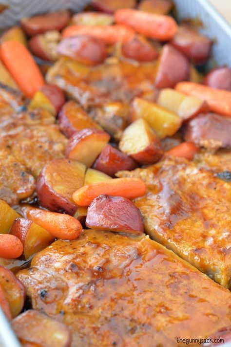 This easy recipe for Oven Roasted Pork Chops with potatoes and carrots is a delicious family dinner. Put everything in the oven and it bakes in 45 minutes. Pork Casseroles, Pork Chops With Potatoes, Oven Roasted Pork Chops, Roasted Pork Chops, Baking Hack, Oven Roasted Pork, Roast Pork Chops, Pork Roast In Oven, Baked Pork Chops Oven