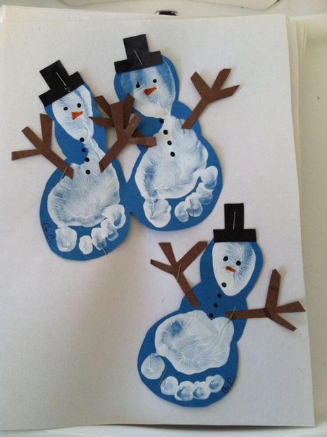 25 Adorable Easy Snowman Crafts For Toddlers - This Tiny Blue HouseEmailFacebookPinterestTwitter Hand Print Art, Winter Crafts For Toddlers, Juleverksted For Barn, Winter Crafts Preschool, Kerajinan Diy, Handprint Christmas, Diy Jul, Christmas Crafts For Toddlers, Preschool Christmas Crafts