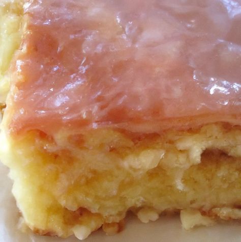 I'm in love with making this dish because it leaves my home smelling absolutely heavenly Honey Bun Cake, Bun Cake, Honey Bun, Breakfast Sweets, Honey Buns, 9x13 Baking Dish, Yellow Cake, Cake Mix Recipes, Yellow Cake Mixes