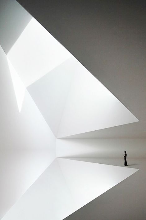 Museum Decoration, Minimal Architecture, Geometric Architecture, Minimalist Architecture, Space Architecture, Light And Space, Zaha Hadid, Light Architecture, Futuristic Architecture