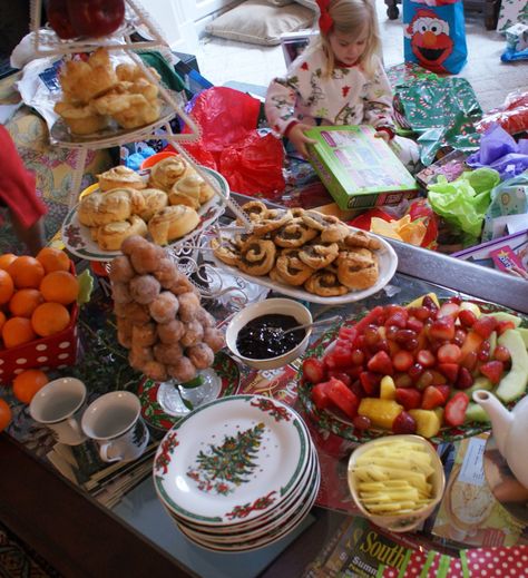 Christmas Breakfast setup. Yep the coffee table in the lounge room full of wonderful food, prepared the day before and the kids happily opening presents, sit back relax and enjoy the whole Christmas morning experience with no fuss. Continental Breakfast Ideas At Home, Christmas Breakfast Spread, Brunch Party Food Ideas, Breakfast Ideas At Home, Brunch Display, Continental Breakfast Ideas, Brunch Party Food, Breakfast Buffet Ideas, Brunch Christmas