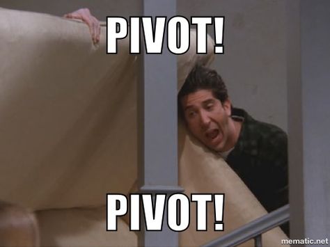 Oh Ross :p Ross Pivot, Friends Sofa, Ross Friends, Pivot Friends, Friends Youtube, David Schwimmer, Ross Geller, Room Prints, Friends Hot